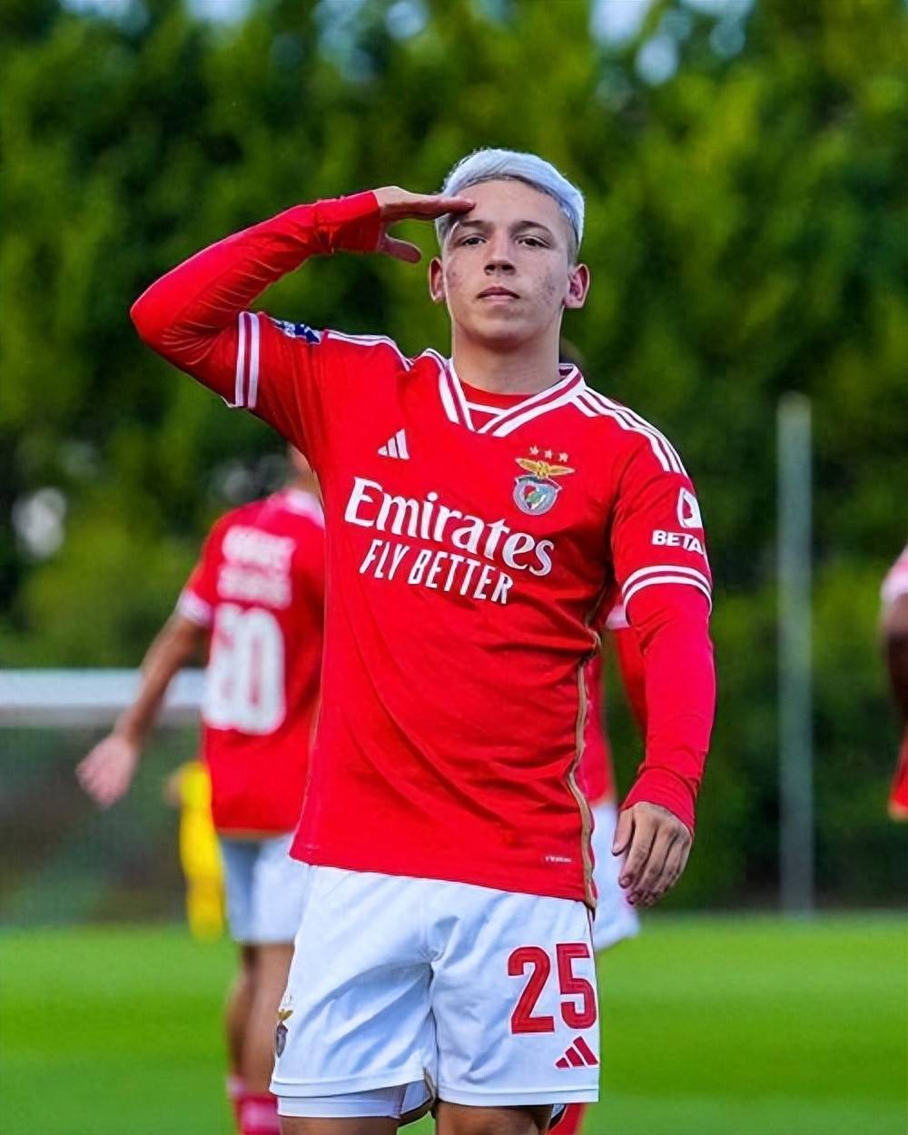 九游下载安装-今夜突围战来临，本菲卡围绕中超绝杀压哨，压力陡增，身体对抗强度拉满